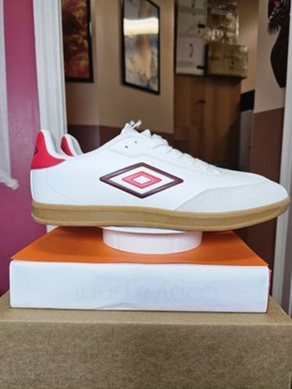 Umbro-TX Men’s Indoor Soccer Shoes Size 13 White Red Gum Low Top Sneakers